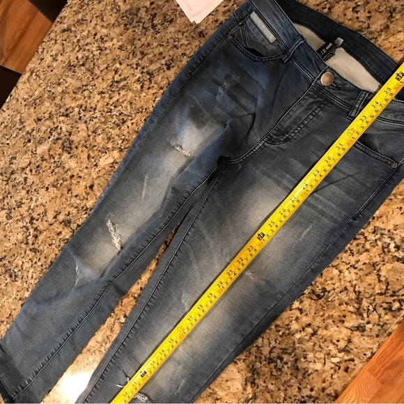 ▪️DESIGN LAB Distressed Jeans - Picture 10 of 13